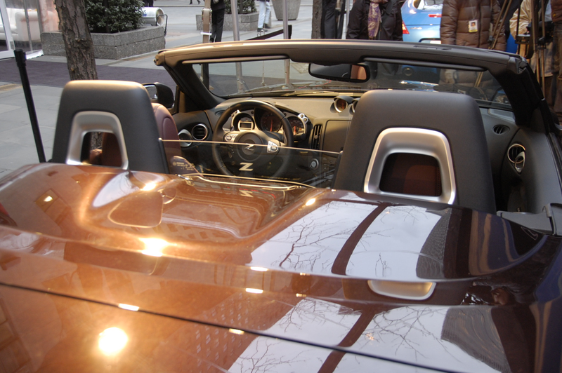 Illustration for article titled 2010 Nissan 370Z Roadster Drops Top Live In New York